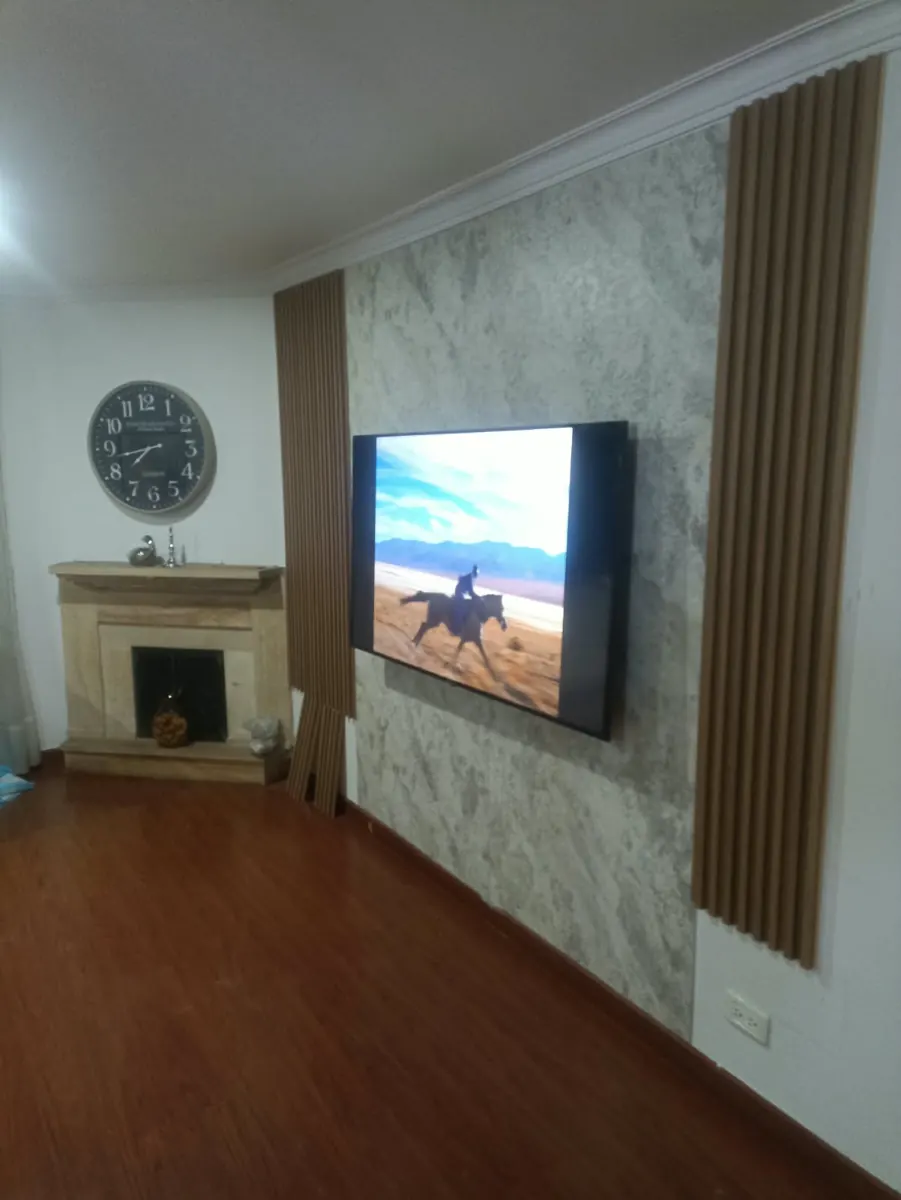 Instalación de TV en pared realizada por Pidextools en Bogotá